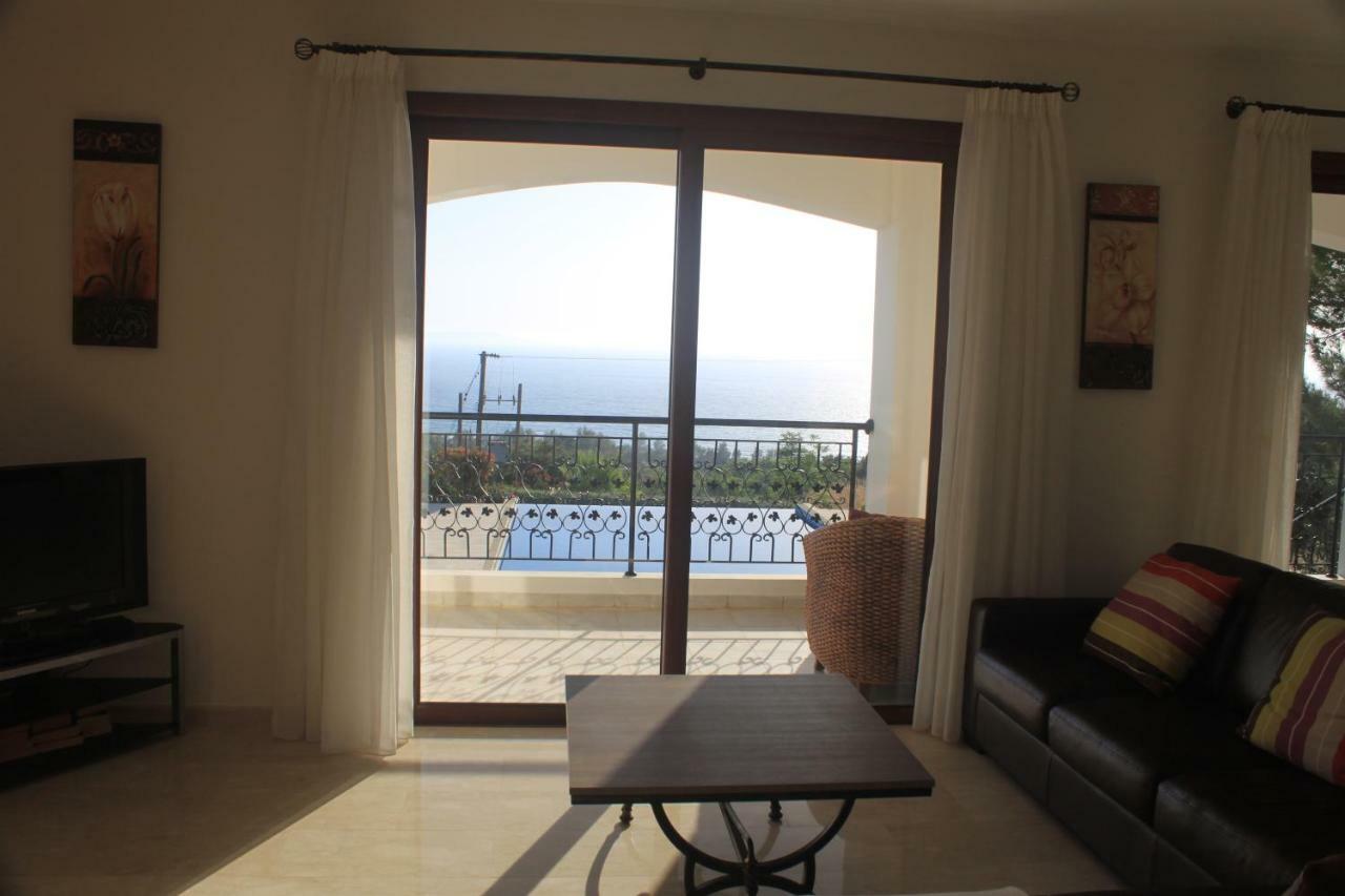 Martika Luxury Villa Agia Marina  Exterior photo
